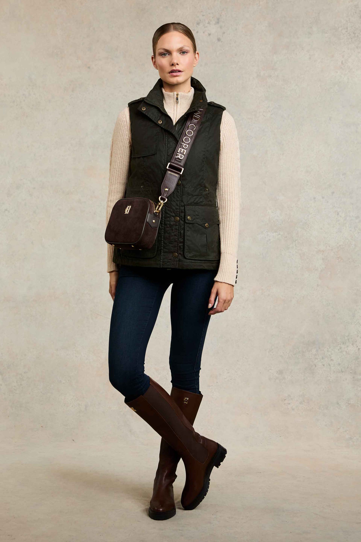 Alma Wax Gilet (Dark Olive)